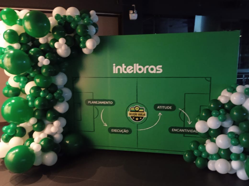 Backdrop de evento corporativo — Intelbras