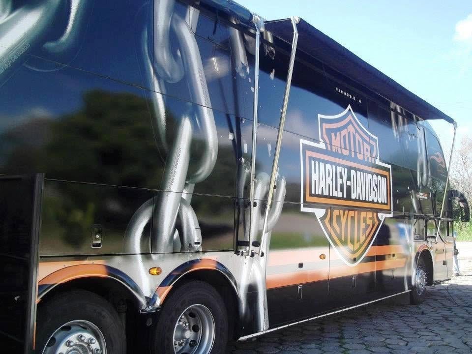 Envelopamento de ônibus — Harley-Davidson